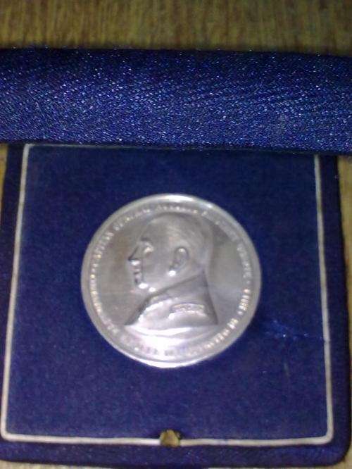 Moneda de plata del mandatario pinochet