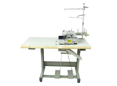 Se vende máquina de coser overlock industrial.