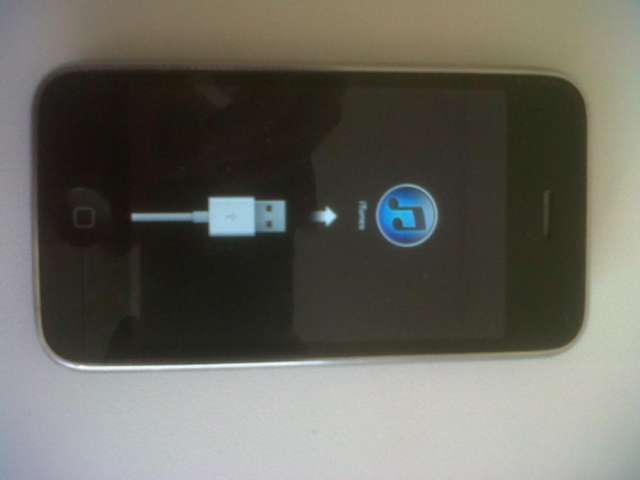 Vendo iphone 2g 16 gb pantalla pegada en modo restauraciòn