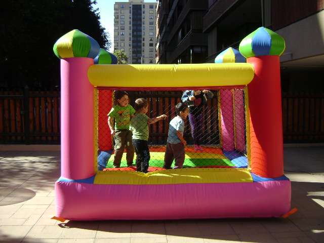 Arriendo mesas sillas y juegos inflables para cumpleaños infantiles en