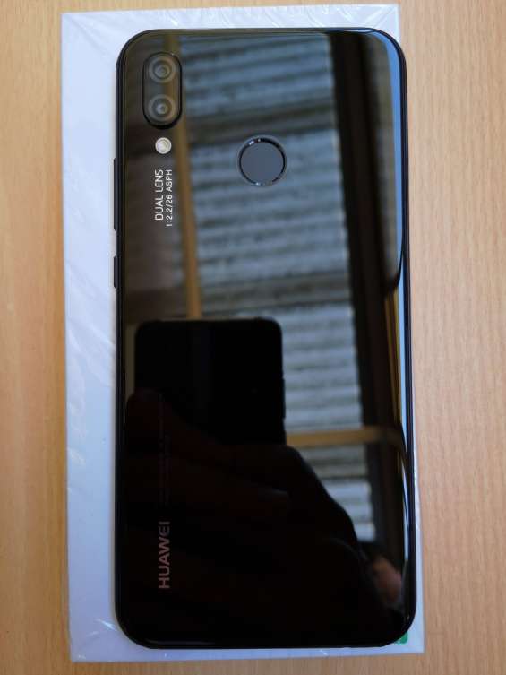 Huawei P Lite Con Accesorios Sin Detalles En Concepci N Celulares